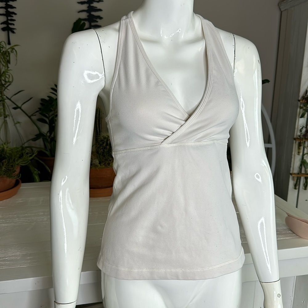 Lululemon white Womens Cross front Racer Back Tank Top With Built In Bra. Size 4